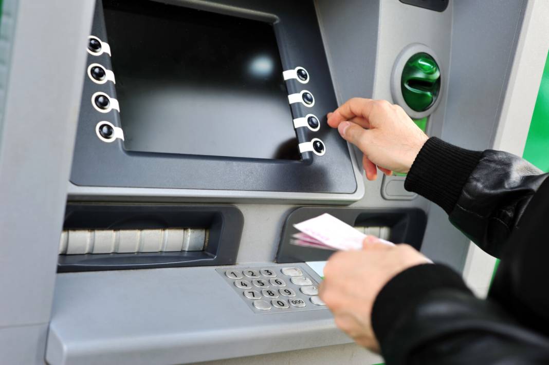 Bu hataları yaparsanız ATM kartınızı yutacak 1